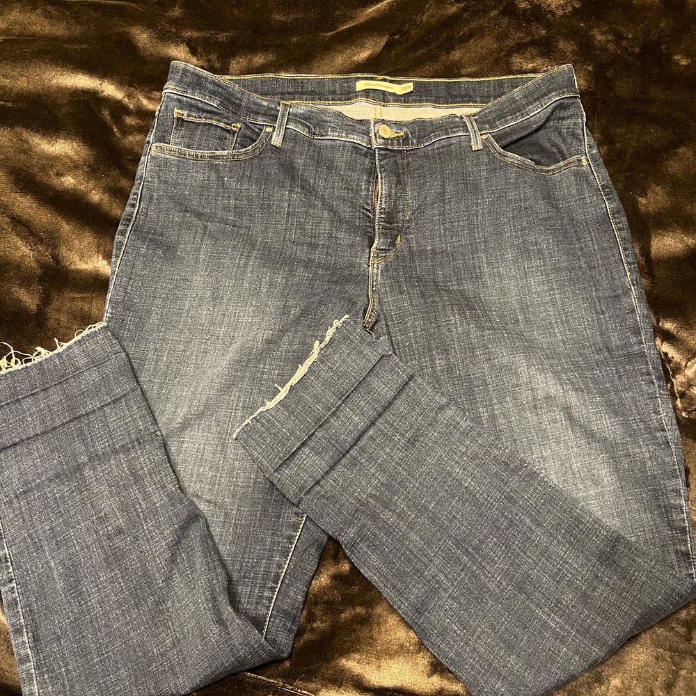 20W Levi 311 Jeans